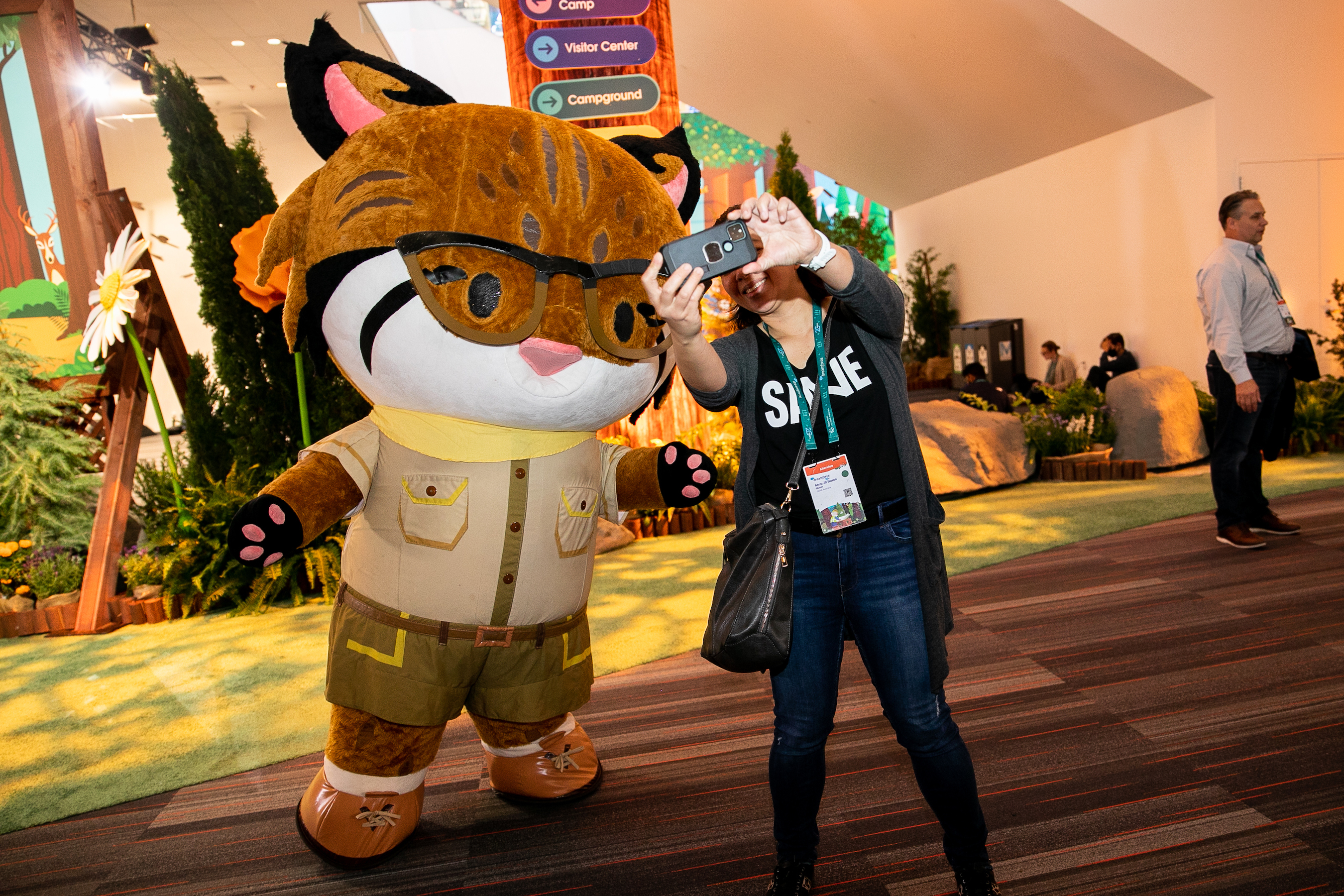 AppExchange mascot Appy poses for a selfie at Dreaamforce 22. 
